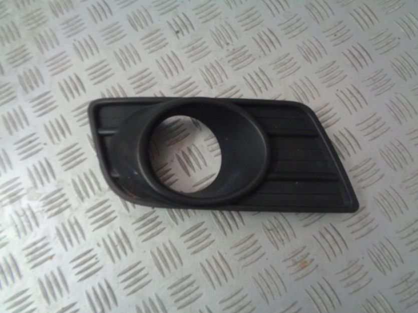 SUZUKI SWIFT KRATKA ATRAPA HALOGENU LEWA 7176172