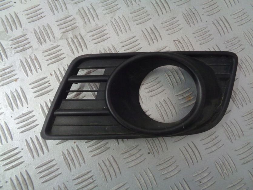 SUZUKI SWIFT KRATKA ATRAPA HALOGENU PRAWA 7175172