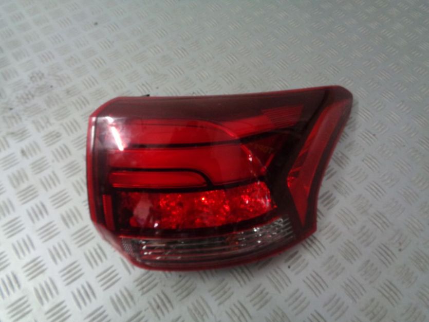 OUTLANDER III LAMPA PRAWA TYL TYLNA