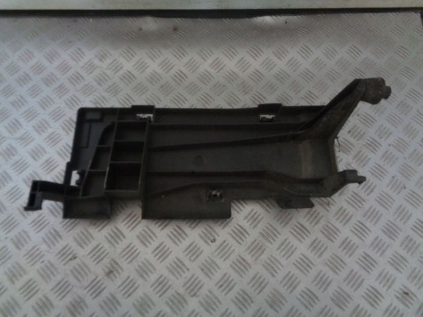 RENAULT KANGOO II PODSTAWA UCHWYT MOCOWANIE CHLODNICY 214981857R