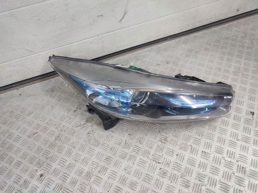 RENAULT ZOE 2016 LAMPA PRAWA PRZOD PRZEDNIA