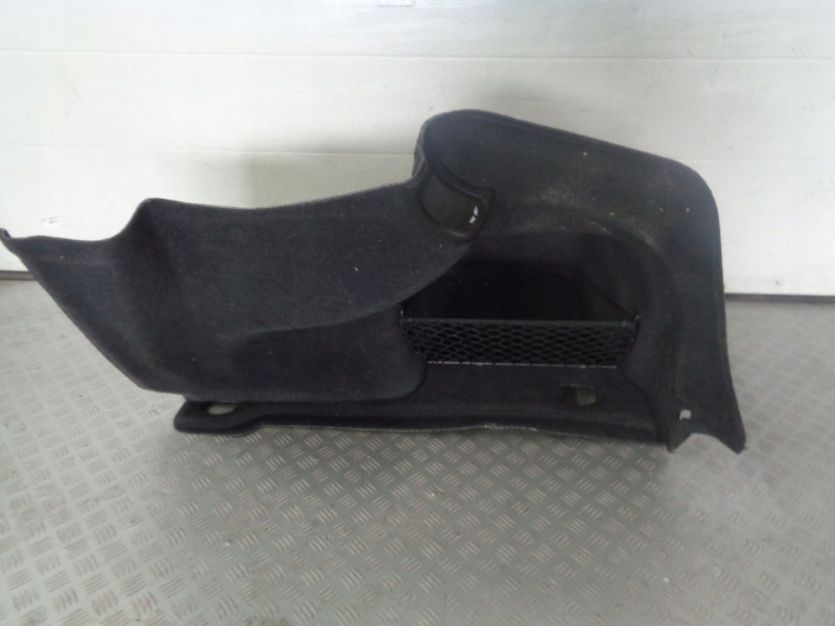 AUDI A8 D4 4H 3,0TFSI TAPICERKA BAGAZNIKA PRAWA