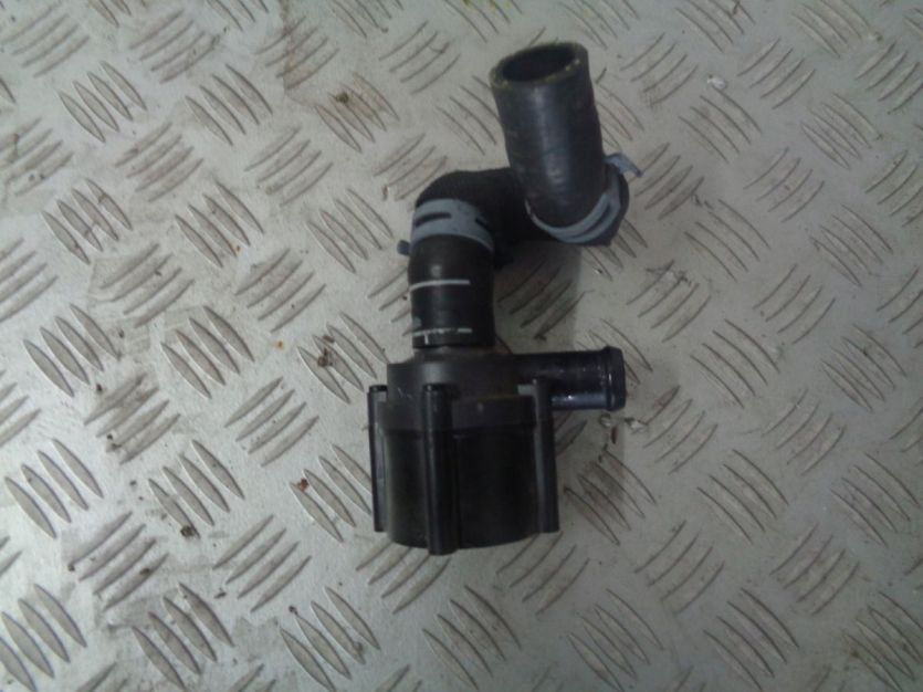 AUDI A8 D4 4H 3,0TFSI POMPA WODY