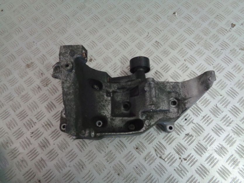 BMW X1 E84 2011 ŁAPA WSPORNIK ALTERNATORA
