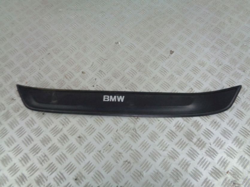 BMW X1 E84 LISTWA PROGU LEWA