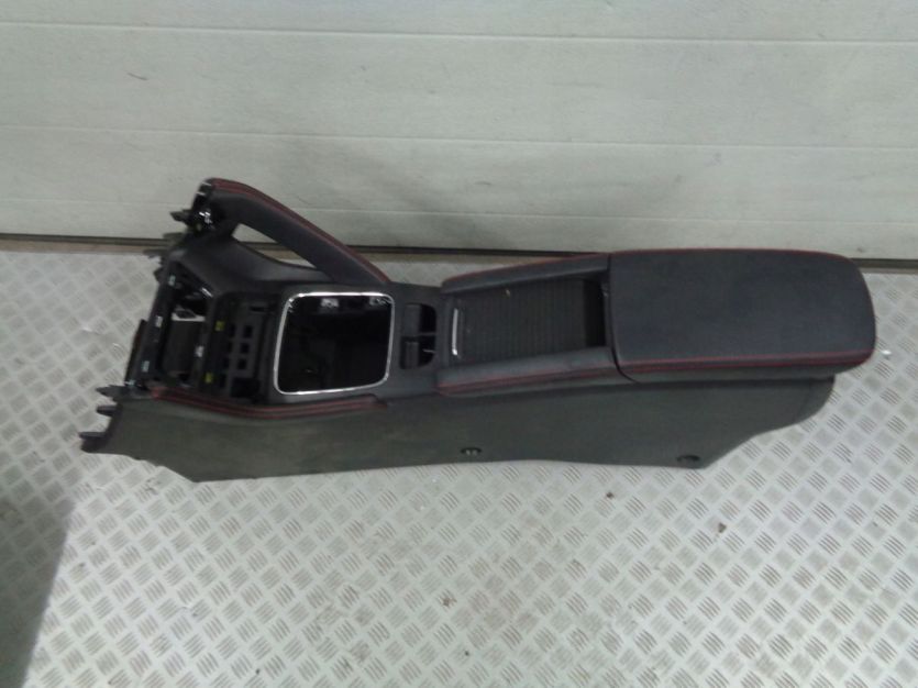 MG ZS EV 2022 TUNEL ŚRODKOWY PODŁOKIETNIK