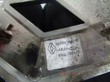 RENAULT ZOE 2016 ZNACZEK EMBLEMAT KLAPY TYŁ TYLNEJ 908899650R