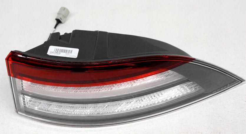 LINCOLN AVIATOR 2022 BLACK LABEL LAMPA PRAWA TYL TYLNA