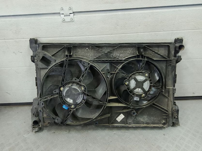 RENAULT TRAFIC III 1.6 DCI CHLODNICA WODY WENTYLATOR 214104966R 214816680R