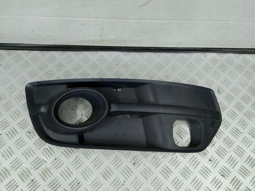 AUDI Q5 KRATKA ZDERZAKA PRAWA 8R0807682D