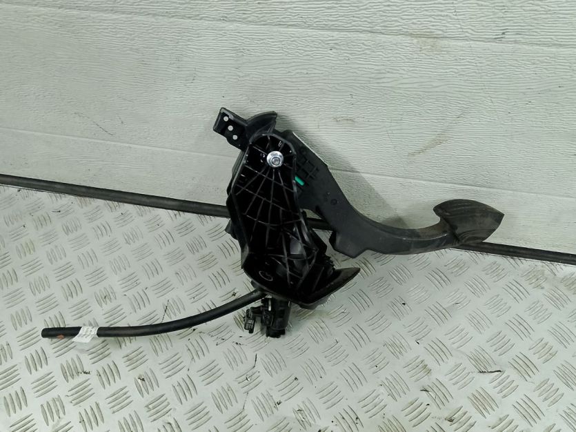 TOYOTA PROACE PEUGEOT PARTNER K9 2023 PEDAŁ SPRZĘGŁA 9820886180