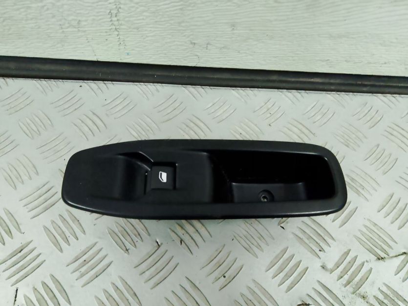 PEUGEOT 208 3D I 1.2VTI 2013 PANEL PRZEŁĄCZNIK SZYB PRAWY PRZÓD 96758250ZD