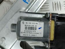 PEUGEOT 208 3D I 1.2VTI 2013 PODNOŚNIK SZYBY PRAWY PRZÓD PRZEDNI 9674252380