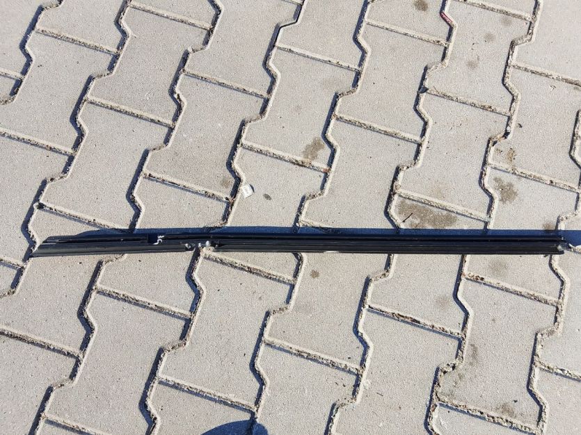 MERCEDES BENZ E KLASA W213 USZCZELKA SZYBY DRZWI PRAWY TYŁ A2137350865