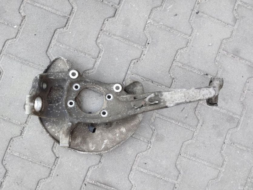 AUDI A4 B8 8K ZWROTNICA LEWA PRZOD PRZEDNIA ZAWIESZENIA