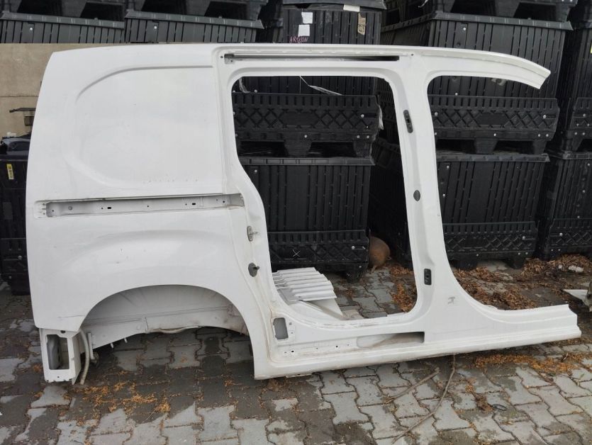 PEUGEOT PARTNER TOYOTA PROACE 2023 K9 IV BOK PRAWY BLOTNIK PAS TYLNY PROG