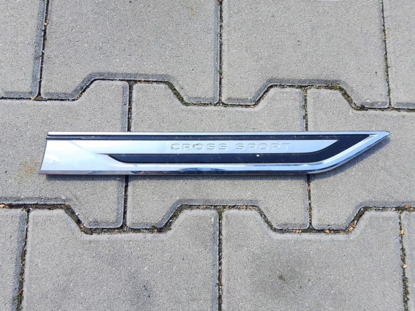 VW ATLAS CROSS SPORT 2023 EMBLEMAT DRZWI LEWY PRZÓD 3CM853689A