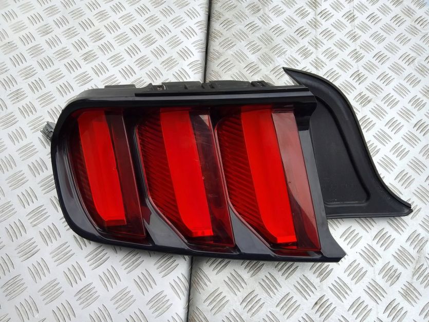 FORD MUSTANG VI 2021 LIFT 5.0 V8 GT LAMPA LEWY TYŁ LEWA TYLNA USA