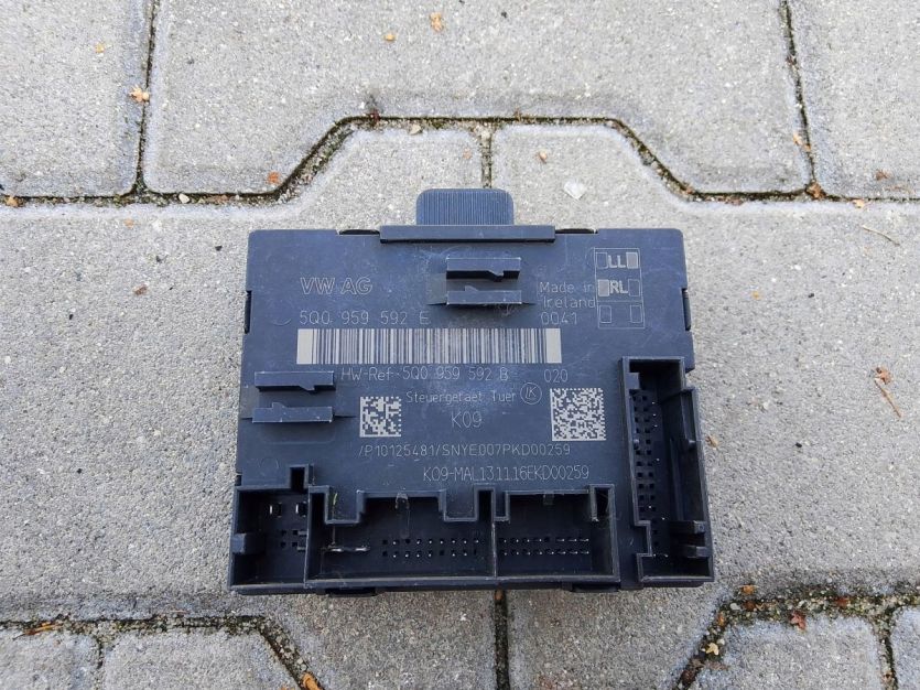 VW VOLKSWAGEN PASSAT B8 MODUŁ STEROWNIK DRZWI PRZÓD 5Q0959592E