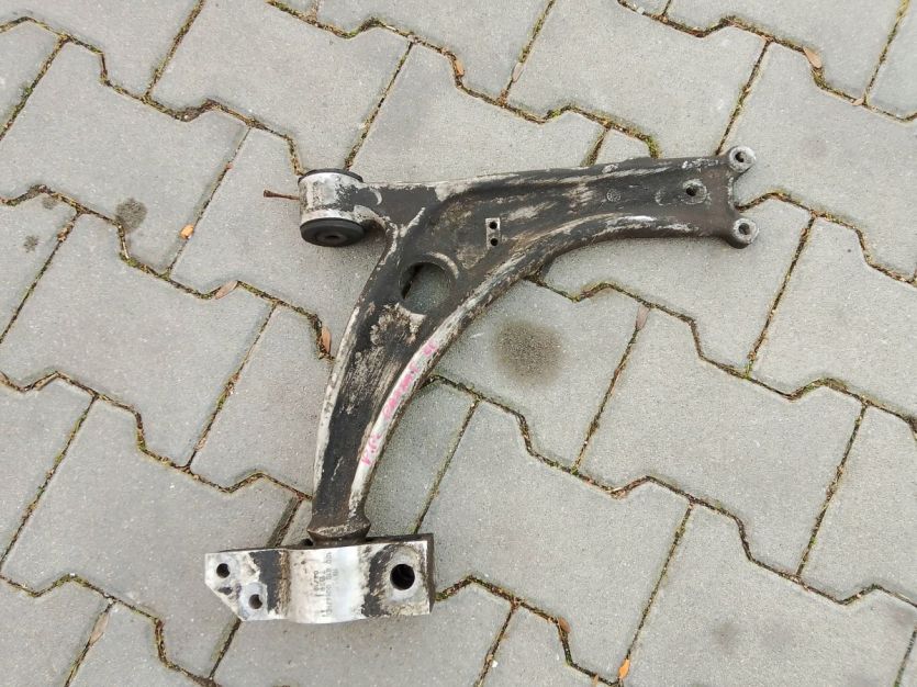 VW PASSAT CC 2010 WAHACZ PRAWY PRZÓD PRZEDNI