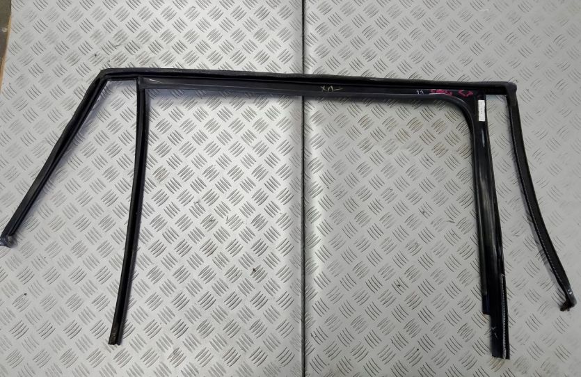 VW ATLAS CROSS LIFT 2021 RAMKA USZCZELKA DRZWI LEWY TYŁ