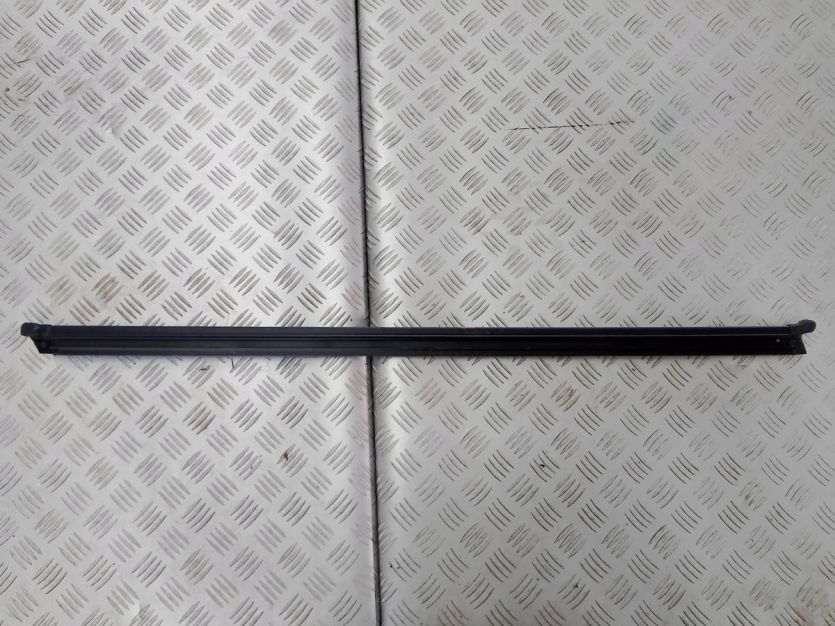 VW ATLAS CROSS LIFT 2021 USZCZELKA DRZWI SZYBY LEWY TYŁ 3CN839479