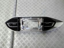 PEUGEOT 308 II T9 LIFT HB 2019 RAMKA WYŚWIETLACZA NAWIEWY 98075499VV