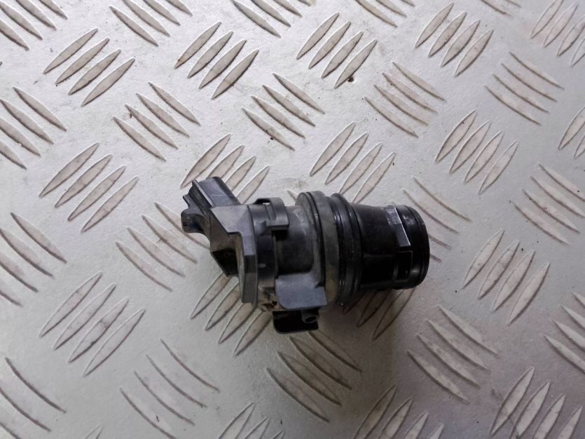 TOYOTA RAV 4 III SILNICZEK POMPKA ZBIORNIKA SPRYSKIWACZY 85330-71010