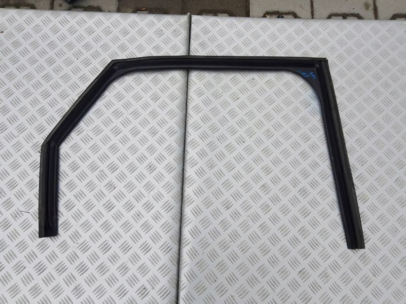 CITROEN C4 PICASSO II 2016 USZCZELKA SZYBY PRAWY TYŁ 9676852880