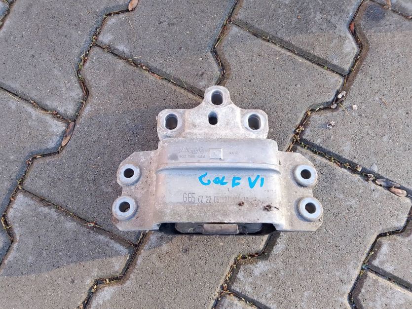 VW GOLF VI 6 GTI HB 5D 2012 ŁAPA PODUSZKA SKRZYNI 1K0199555R