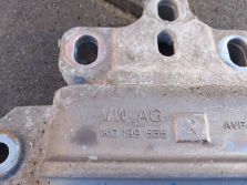 VW GOLF VI 6 GTI HB 5D 2012 ŁAPA PODUSZKA SKRZYNI 1K0199555R