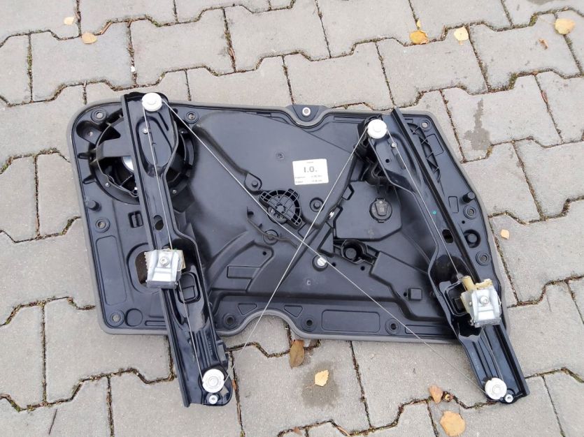 VW GOLF VI 6 GTI HB 5D 2012 PODNOŚNIK SZYBY PRAWY PRZÓD 5K1837730T