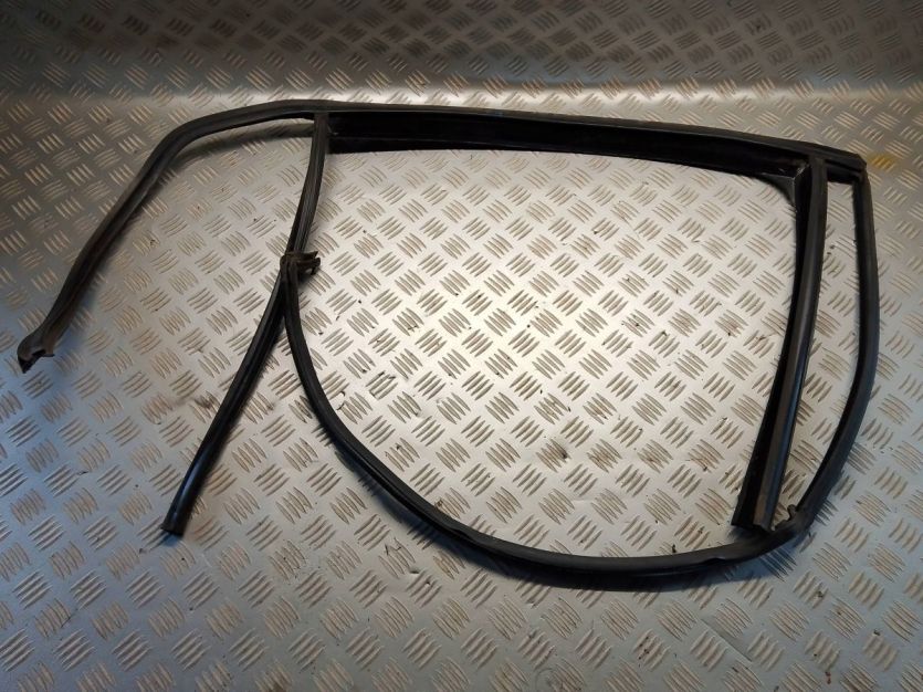 VW GOLF VI 6 GTI HB 5D 2012 USZCZELKA RAMKA DRZWI PRAWY TYŁ 5K6839432