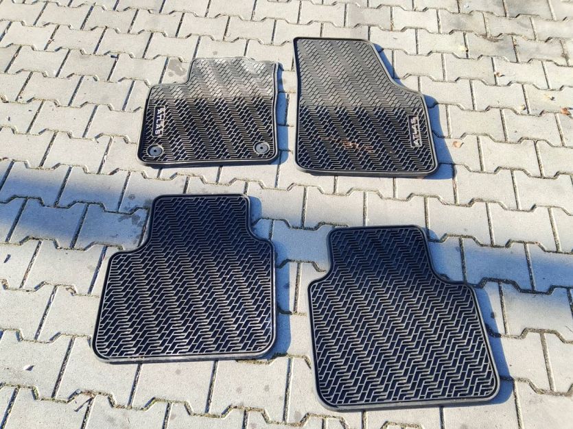 VW ATLAS CROSS 2021 DYWANIKI WYCIERACZKI GUMOWE KOMPLET 3CM061530