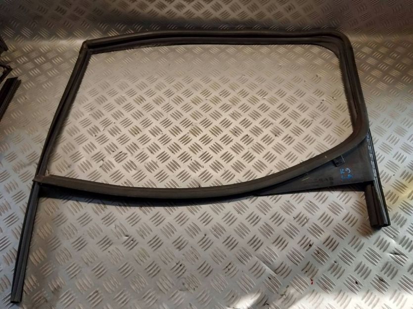 TOYOTA PROACE PEUGEOT PARTNER K9 2023 USZCZELKA DRZWI LEWY PRZÓD 9818023580