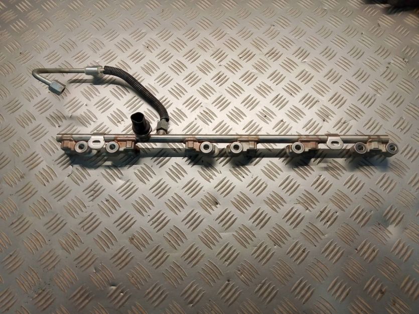 MAZDA CX90 CX-90 2024 3.3 V6 HYBRID LISTWA WTRYSKOWA H30113150