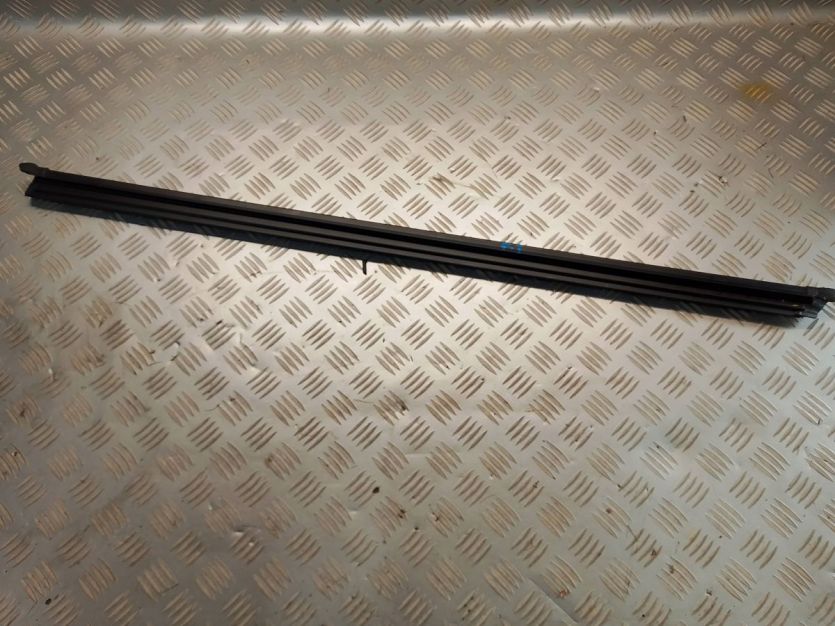 VW ATLAS CROSS 2021 USZCZELKA DRZWI LEWY TYŁ 3CN839480