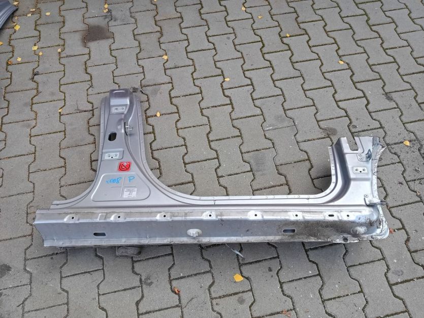 PEUGEOT 2008 I PRÓG PRAWY PRAWA STRONA