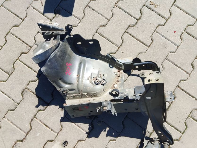 PEUGEOT 208 2016 PODŁUŻNICA FARTUCH LEWY PRZÓD