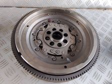 AUDI Q3 2.0TFSI KOŁO ZAMACHOWE DWUMASOWE 06J105266R
