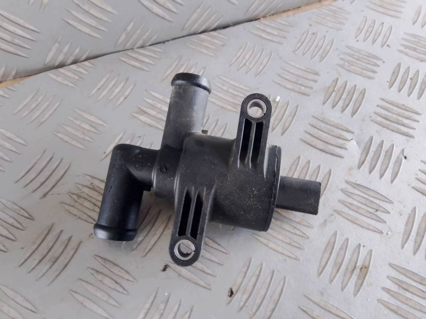 AUDI Q3 2.0TFSI DODATKOWA POMPA WODY 4H0121671D