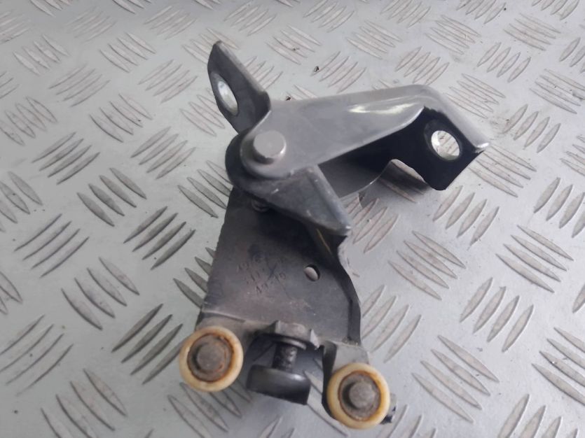 RENAULT KANGOO III 2016 ROLKA PROWADNICA DRZWI PRZESUWNYCH 497637-G