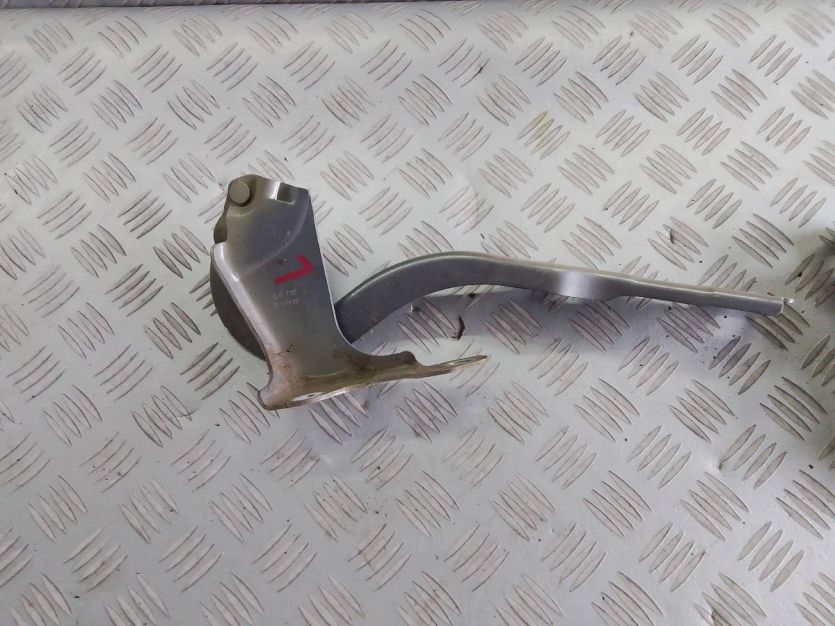 PEUGEOT 308 II T9 SW 2016 ZAWIAS MASKI LEWY 9677784800