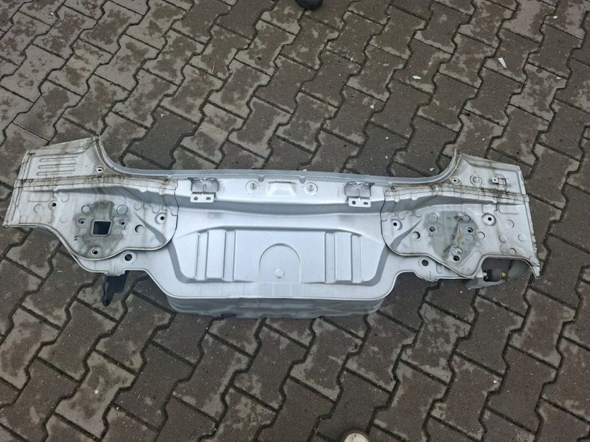 TOYOTA AURIS II KOMBI E18 2018 PAS TYL TYLNY SCIANA