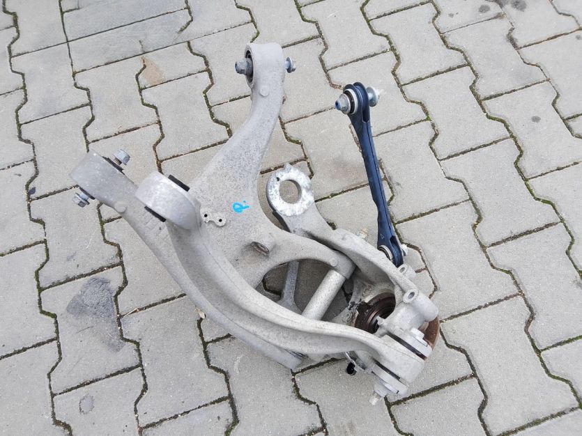 AUDI A6 A7 RS6 C7 ZAWIESZENIE ZWROTNICA NOGA PRAWY TYŁ 8R0505432F