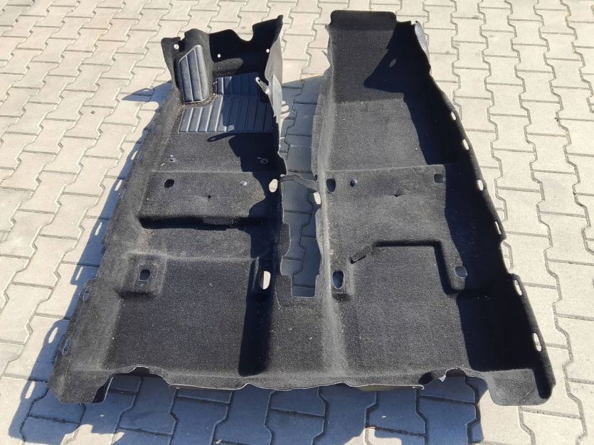 RENAULT CLIO V 5 1.6 E-TECH WYKŁADZINA DYWAN 749024939R
