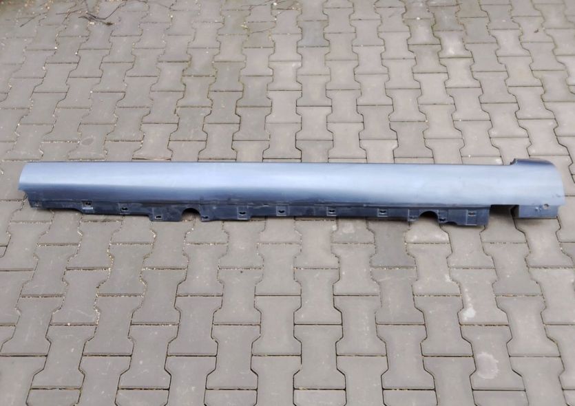 AUDI A8 D3 LISTWA PROGOWA PROGU PRAWA 4E4853860A