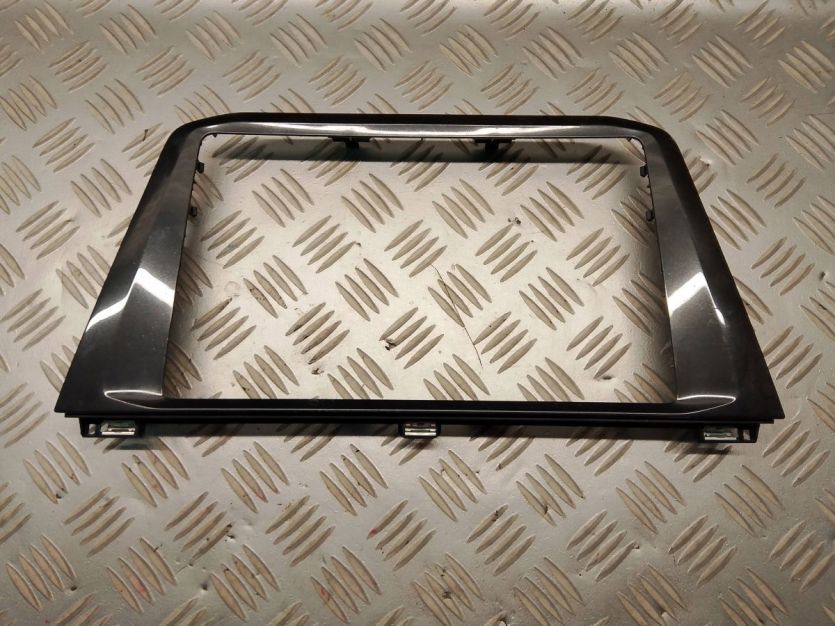 VW TIGUAN II 2023 2.0 TDI DEKOR RAMKA EKRANU 5NN858069D