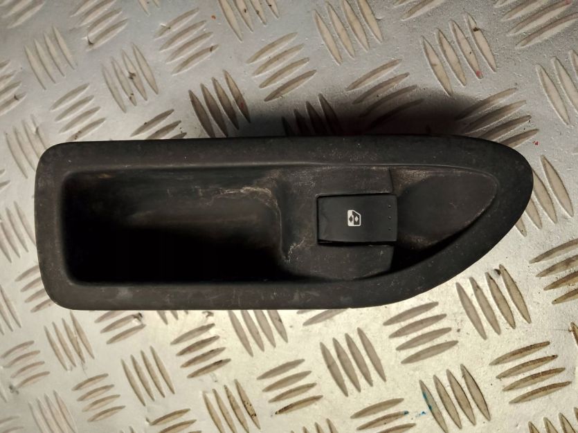 RENAULT LAGUNA II PRZEŁĄCZNIK SZYB LEWY TYŁ 8200016013