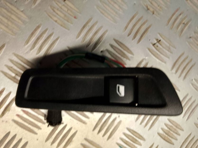 PEUGEOT 301 PRZEŁĄCZNIK SZYB PANEL LEWY TYŁ 9674873977